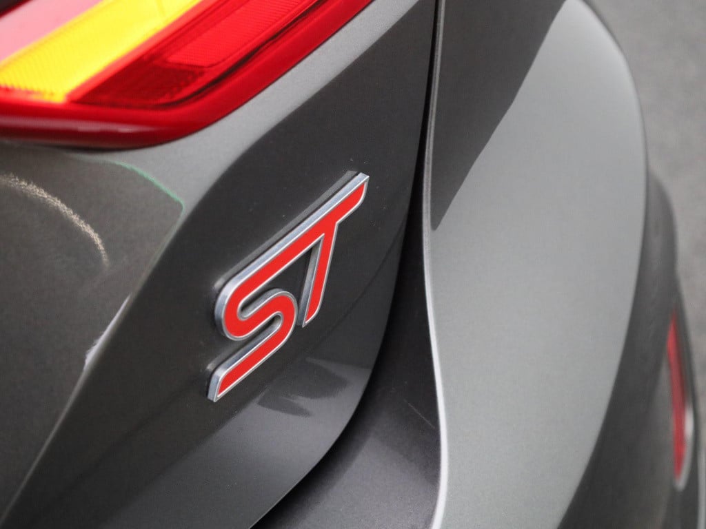 Ford Fiesta 1.5 ecoboost st-3 panoramadak | winterpack | b&o soundsystem | 