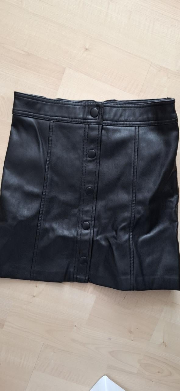 Zwarte nepleren en denim rok maat 134