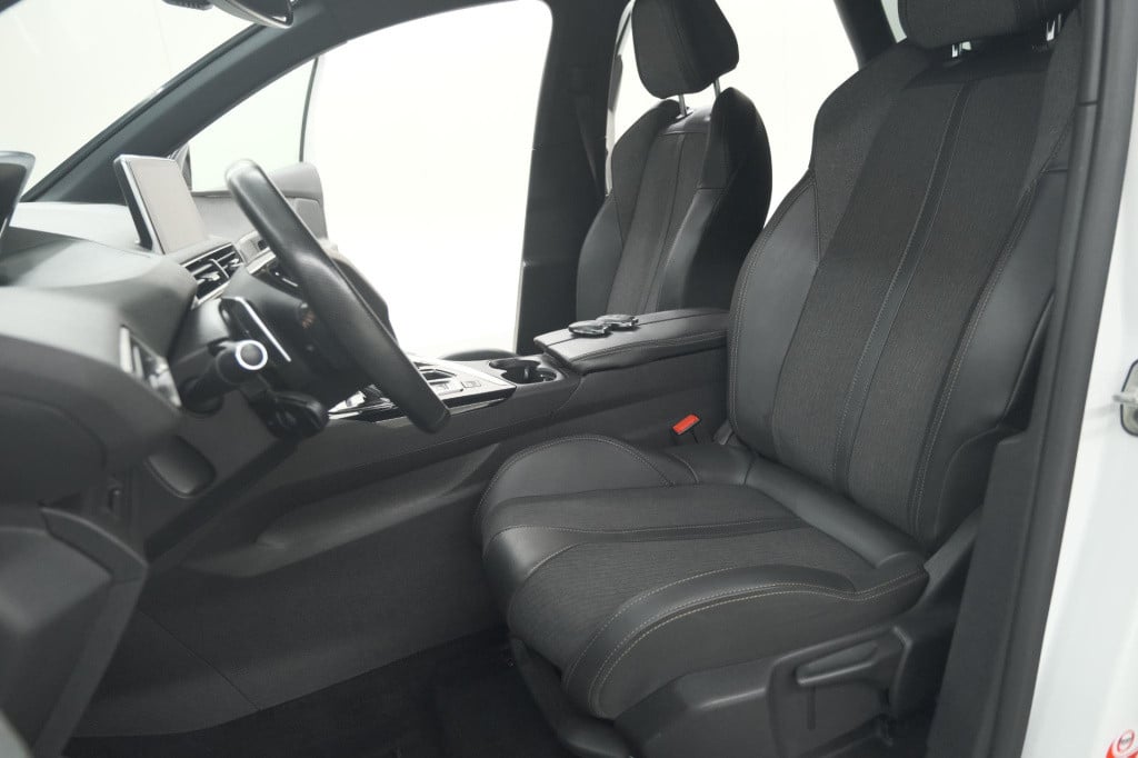 Peugeot 3008 puretech 130 gt-line | camera | dodehoekdetectie | navigatie |