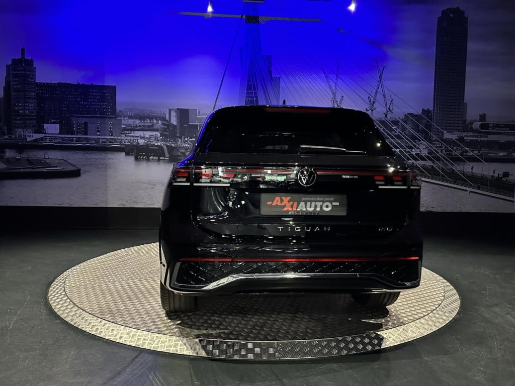 Volkswagen Tiguan 1.5 etsi r-line business *standkachel*pano*trekhaak*harma