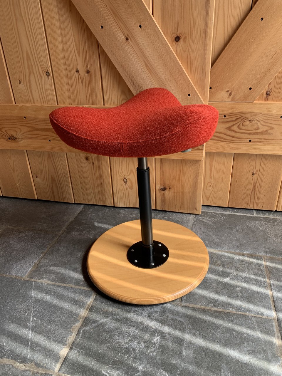 Varier Move balanskruk (Stokke) steenrood