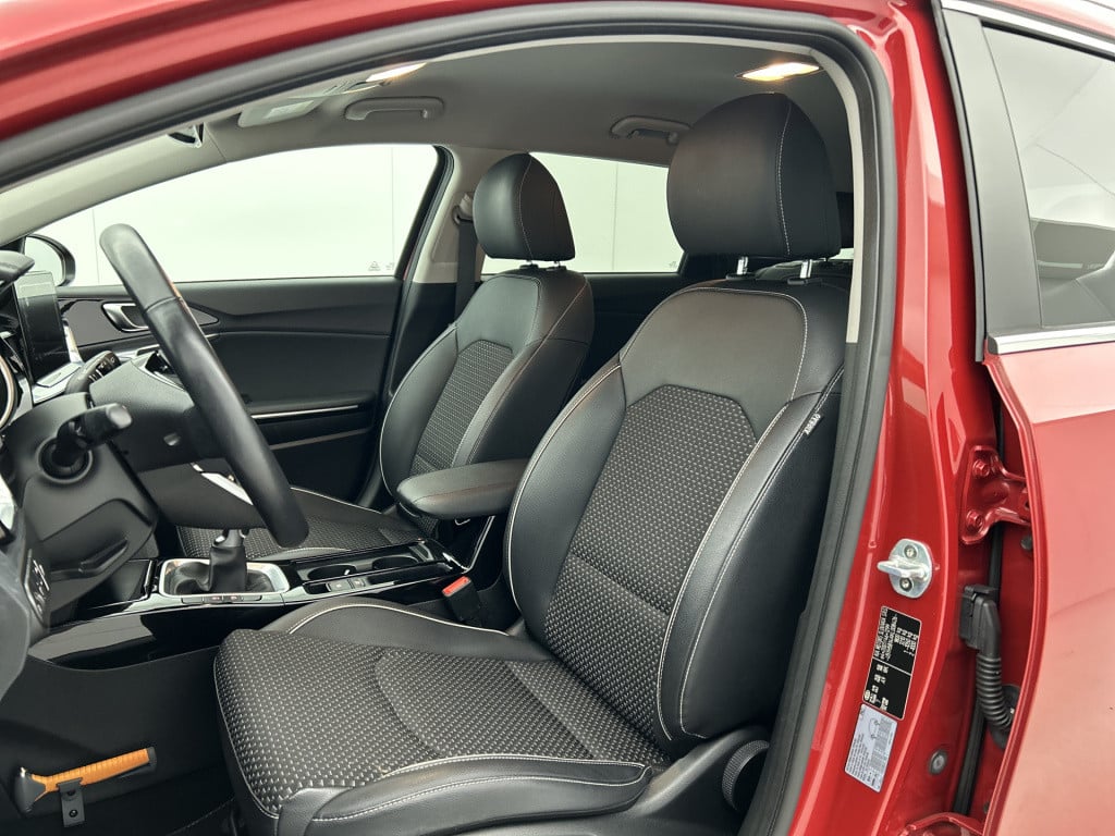 Kia Ceed Sportswagon 1.4 t-gdi dynamicplusline half leder | btw | 140pk!