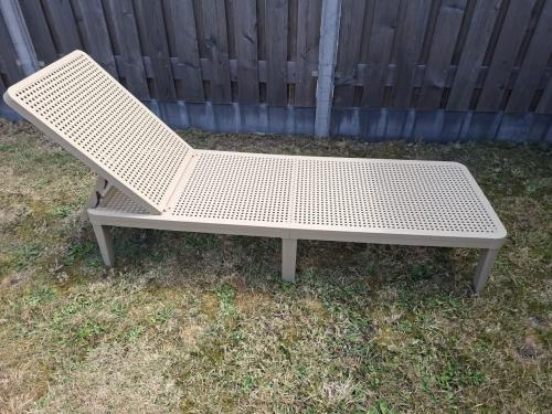 Mooi beige ligbed van Woood