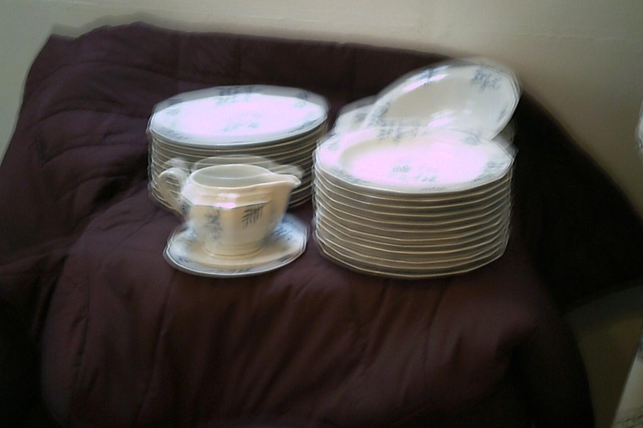 12p. PORSELEINEN eetservies wit/blauw - merk Winterling.