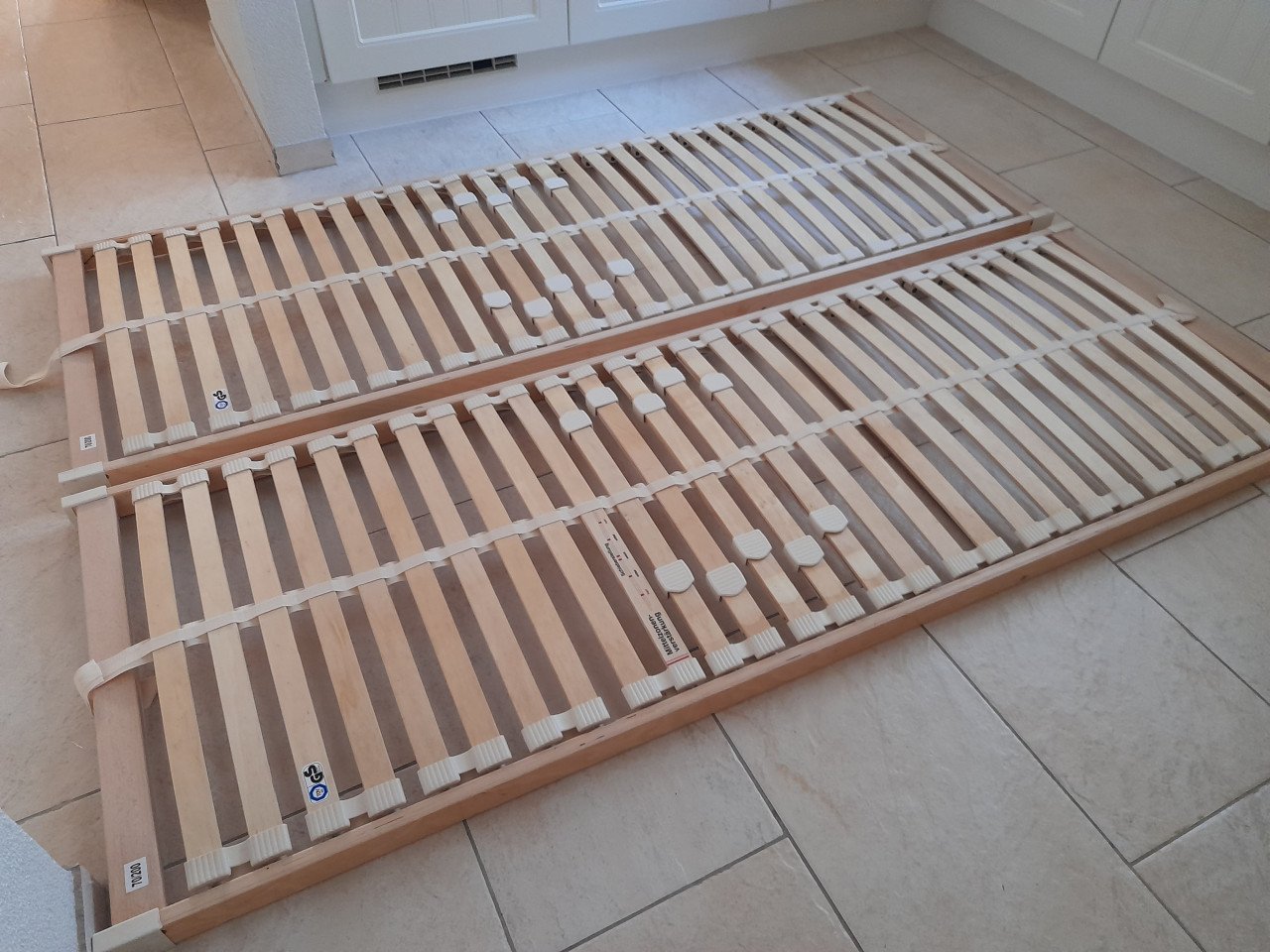 2 lattenbodems 70 x 200 ( in goede nette staat )