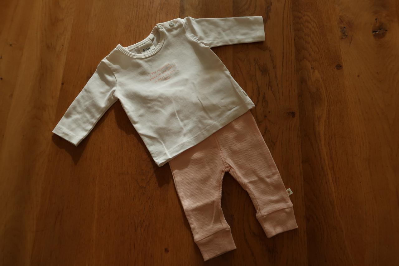 Verschillende setjes meisjeskleding in maatje 56, goede €2,00 per setje