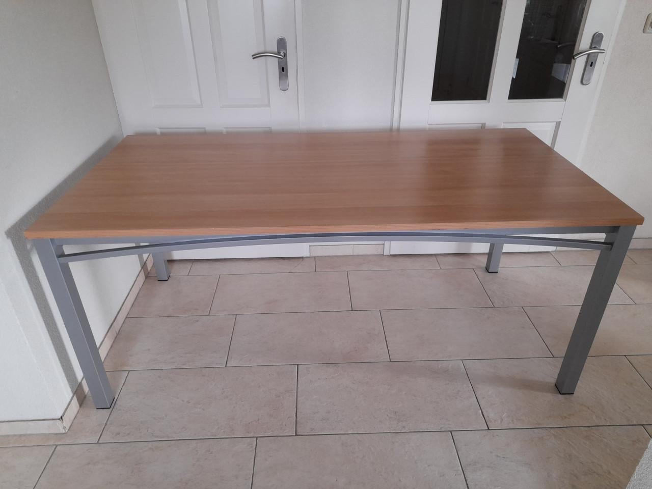 Tafel / bureau  180 x 90 x 74H ( in goede nette staat )
