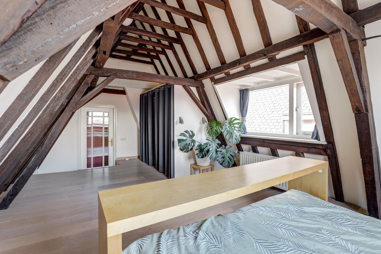 Te koop: monumentaal zolderappartement in centrum Middelburg