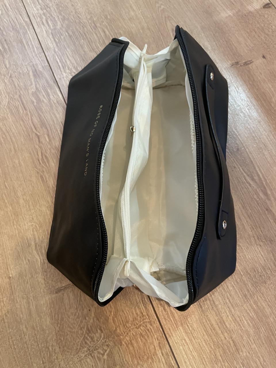 Nieuwe toilet/make-up tas