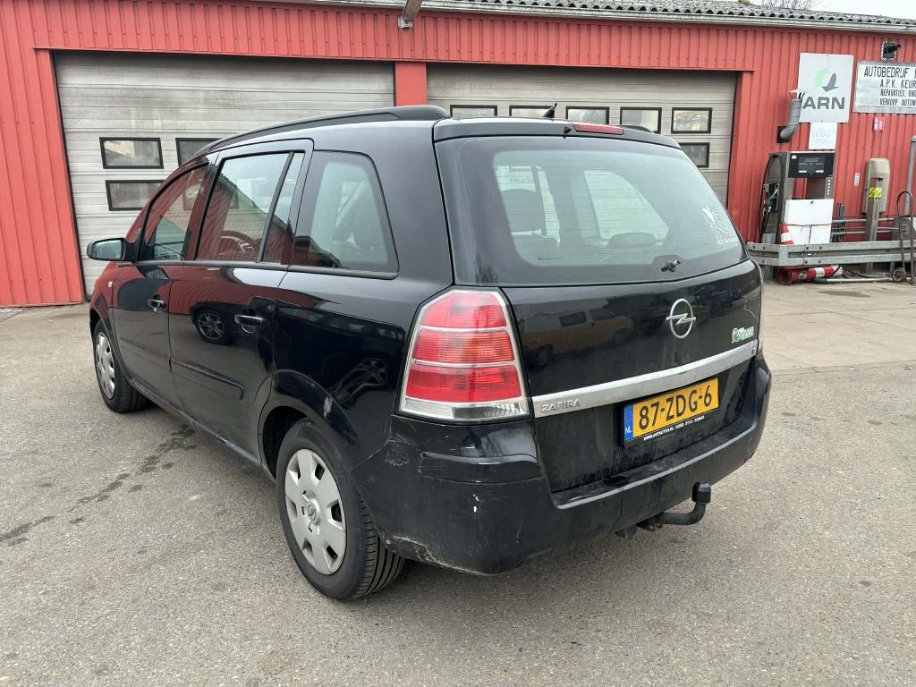 Opel Zafira 1.8 executive
