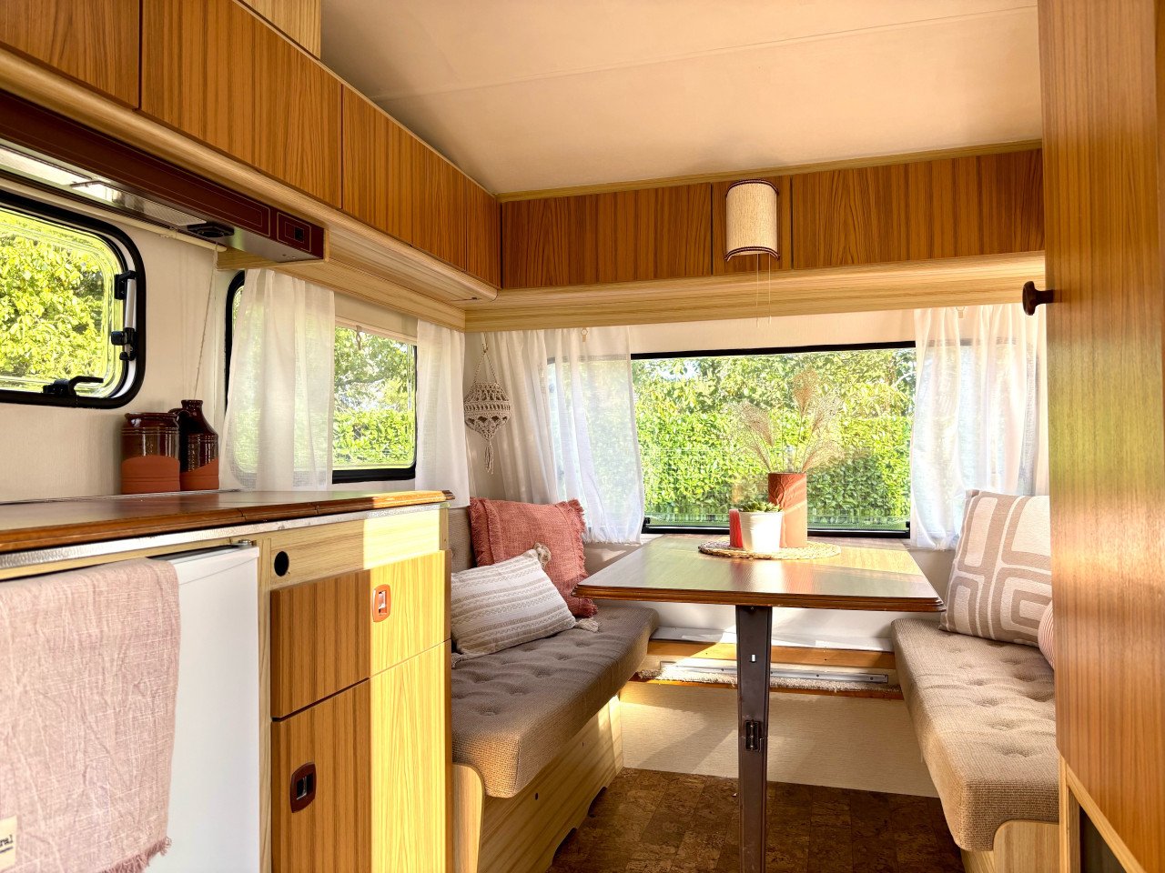 Zeer mooie kleine caravan Chateau LaCar 3.30 met voortent en fietsenrek