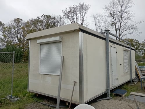 Toilet, schaf/woonunit 8 x 3,5 meter