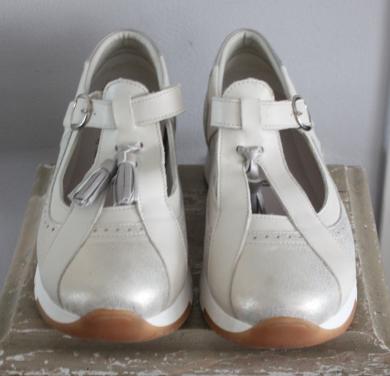 Open sneakers met ziveren kwasjes en klitteband maat 41