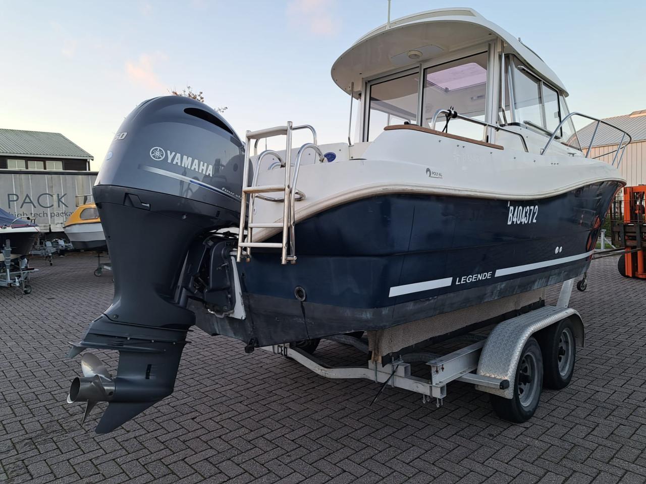 Voor een buitenboordmotor of boot, kom naar ons.