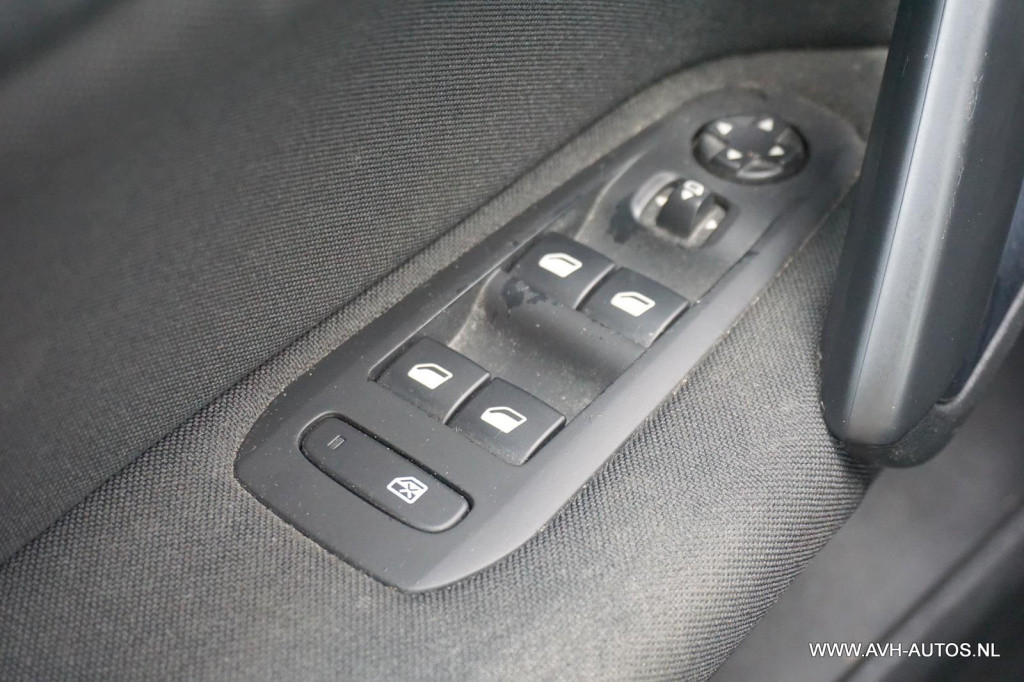 Peugeot 308 sw 1.2 puretech blue lease premium