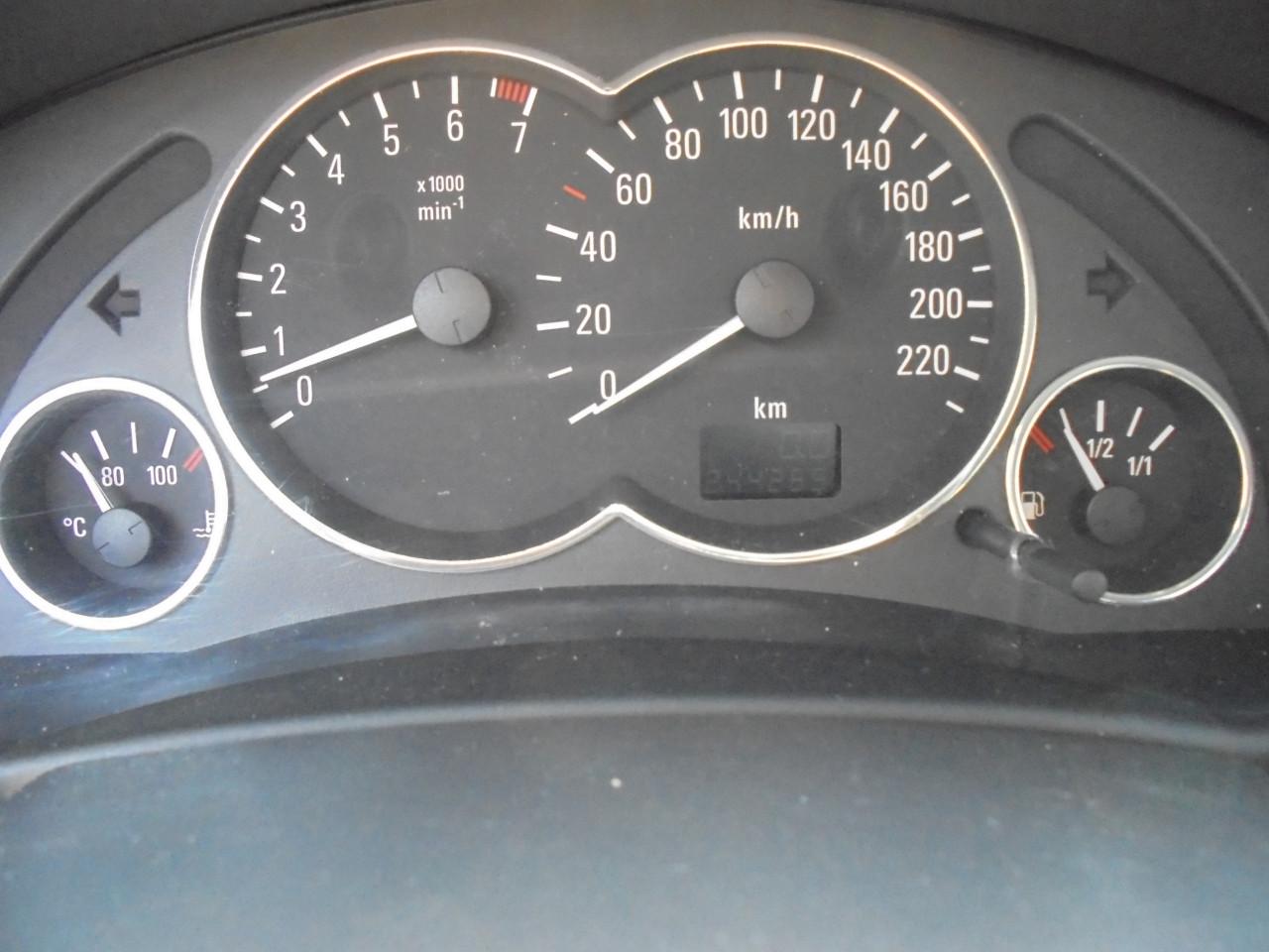 Meriva 1.6-16V ruime auto in redelijke staat vol jaar APK bij aflevering