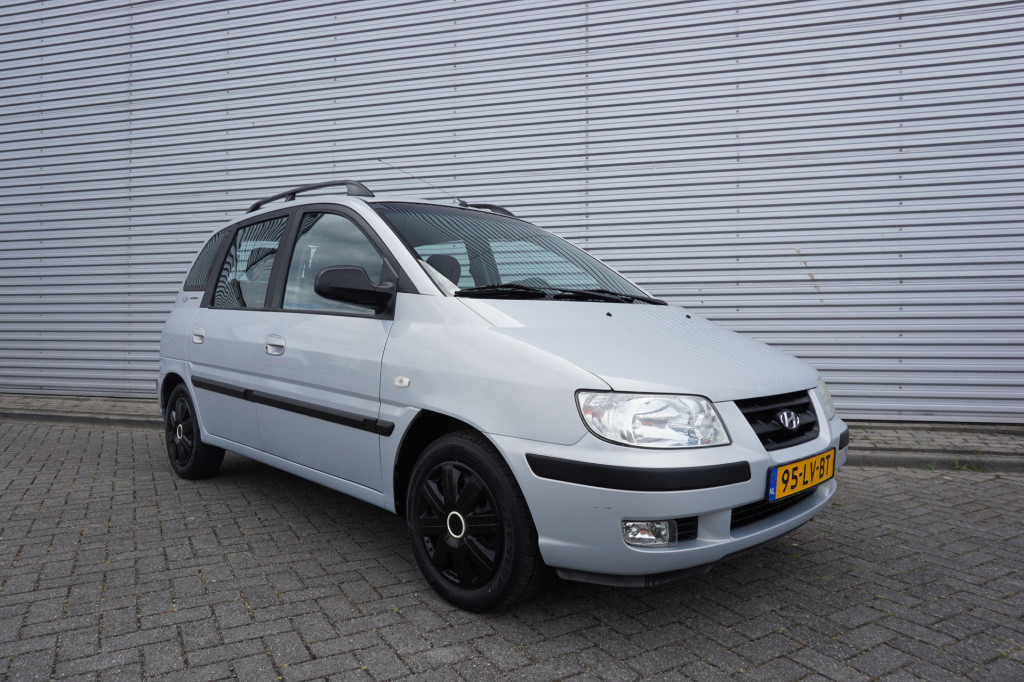 Hyundai Matrix 1.6i silver edition airco / elektr. ramen / trekhaak / nap