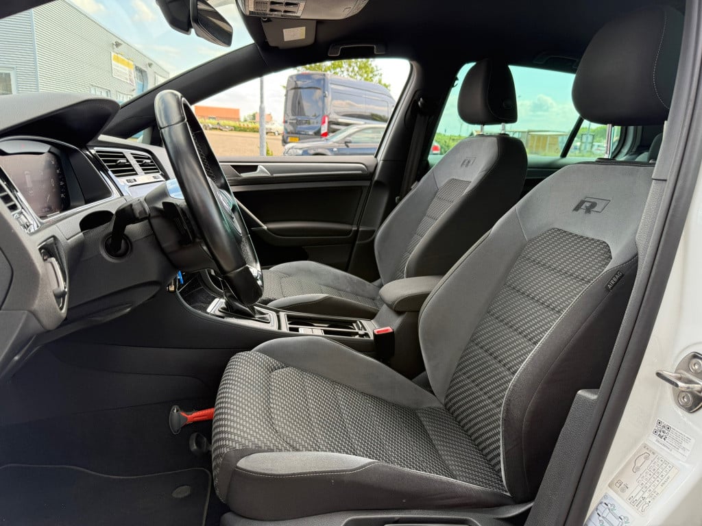 Volkswagen Golf 1.5 tsi highline business r