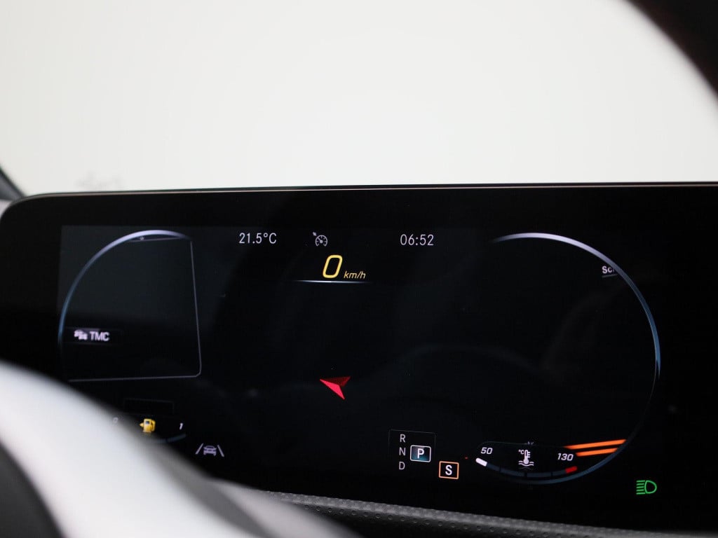 Mercedes-Benz A-Klasse 180 business solution amg | automaat | lmv | panoram