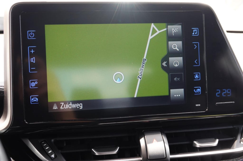 Toyota C-hr 1.8 hybrid adventure