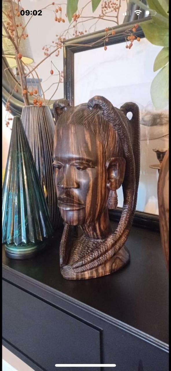 Ebben-houten buste Afrikaanse vrouw