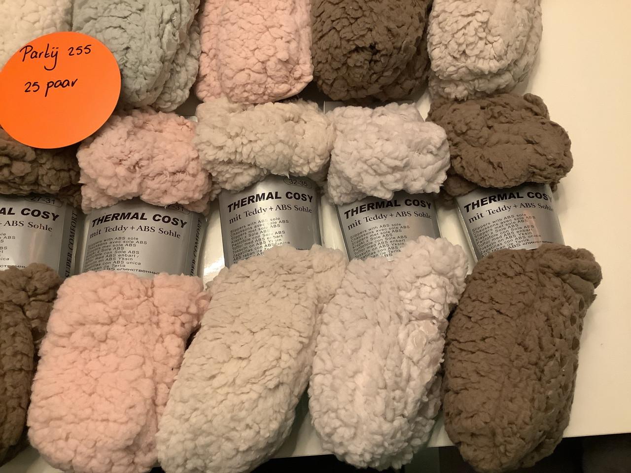 Partij super dikke kinder fluffy sokken met antislip. ( partij 255)