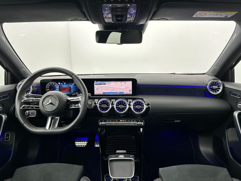 Mercedes-Benz A-Klasse 250 e amg line | automaat | lage km stand! | apple c