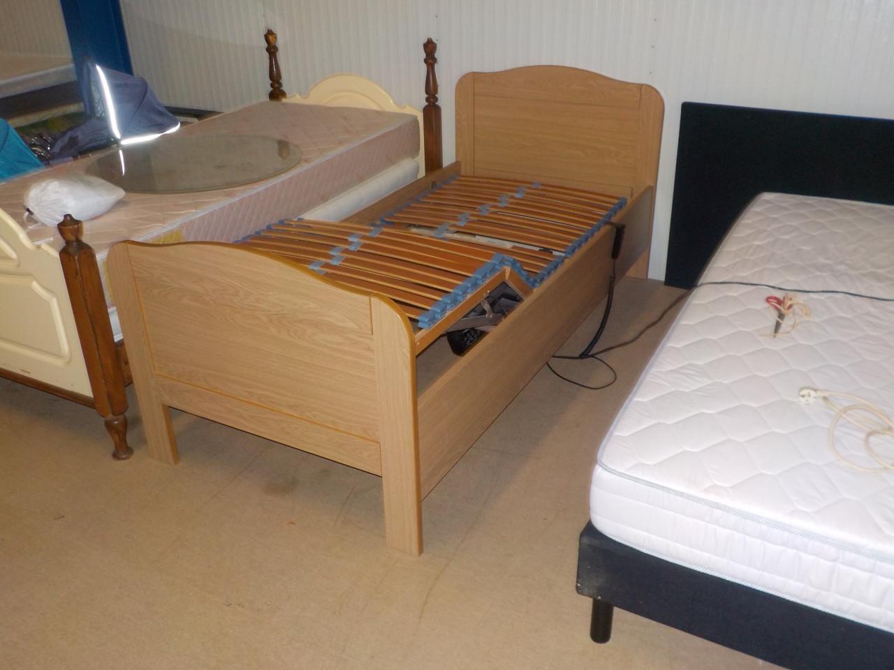 Mooie kwaliteit ledikant 90 x 200 cm met elektrische bodem zonder matras