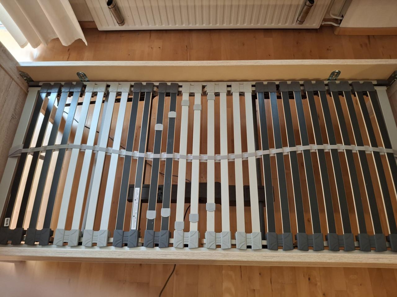 Seniorenledikant met elektrisch verstelbare lattenbodem