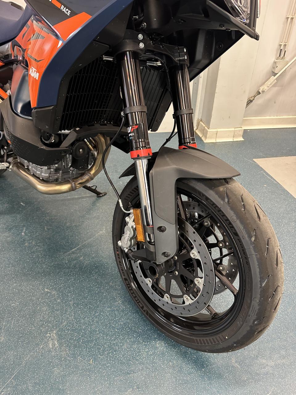 2026 KTM 890 SMT demo motor