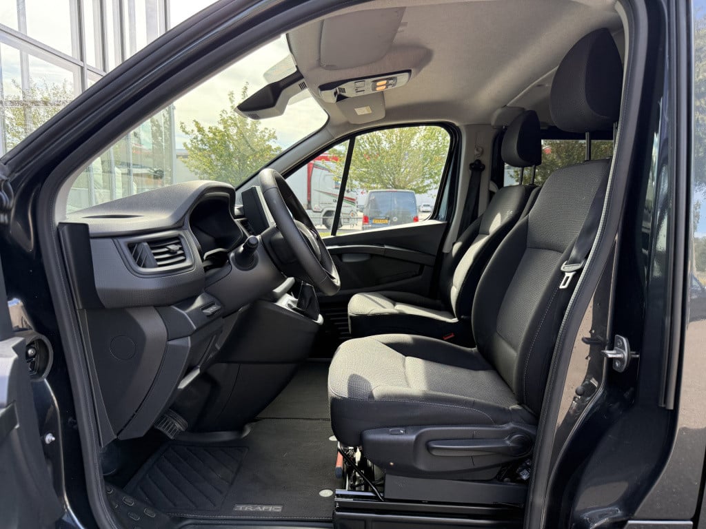 Renault Trafic 2.0 dci 150 t29 l2h1 dc business | nl-auto | 1e eig | 2x sch