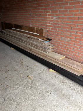 Te koop partij steigerplanken en drie schragen
