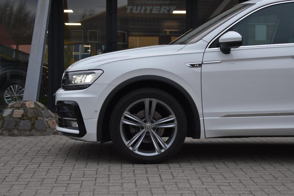 Volkswagen Tiguan 1.5 tsi act r-line | trekhaak | camera | dealer onderhoud