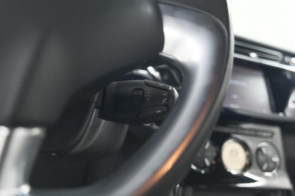 Ds Ds 3 puretech 110 so chic | camera | navigatie | parkeersensoren | clima