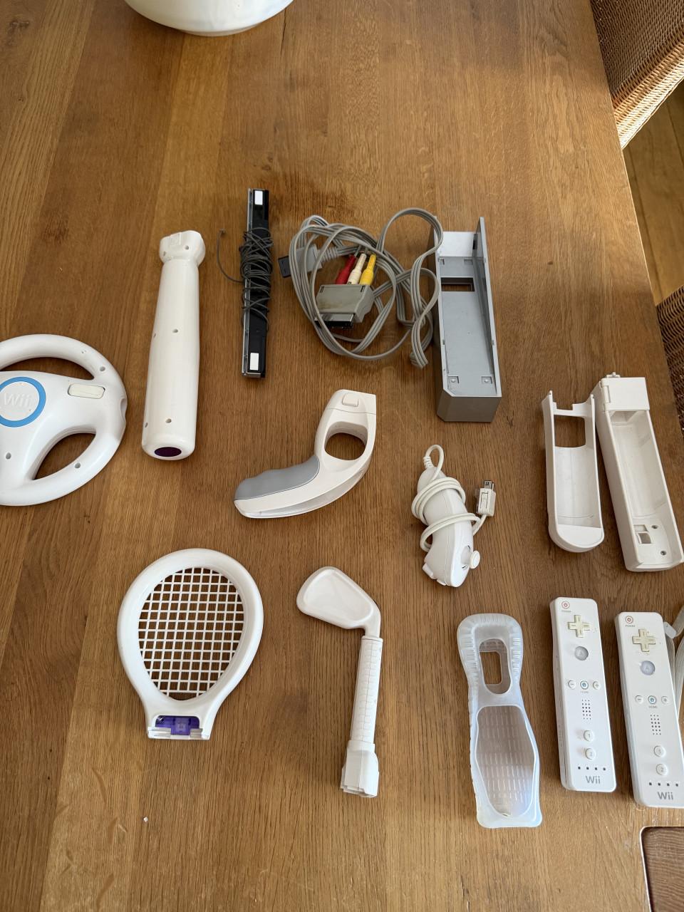 Nintendo Wii, met 2 controller , spel en diverse