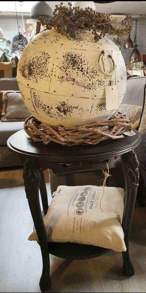 DECORATIE, VERLICHTING, KASTEN, TAFELS 3Z FACTORY ARNEMUIDEN HEEFT TE VEEL