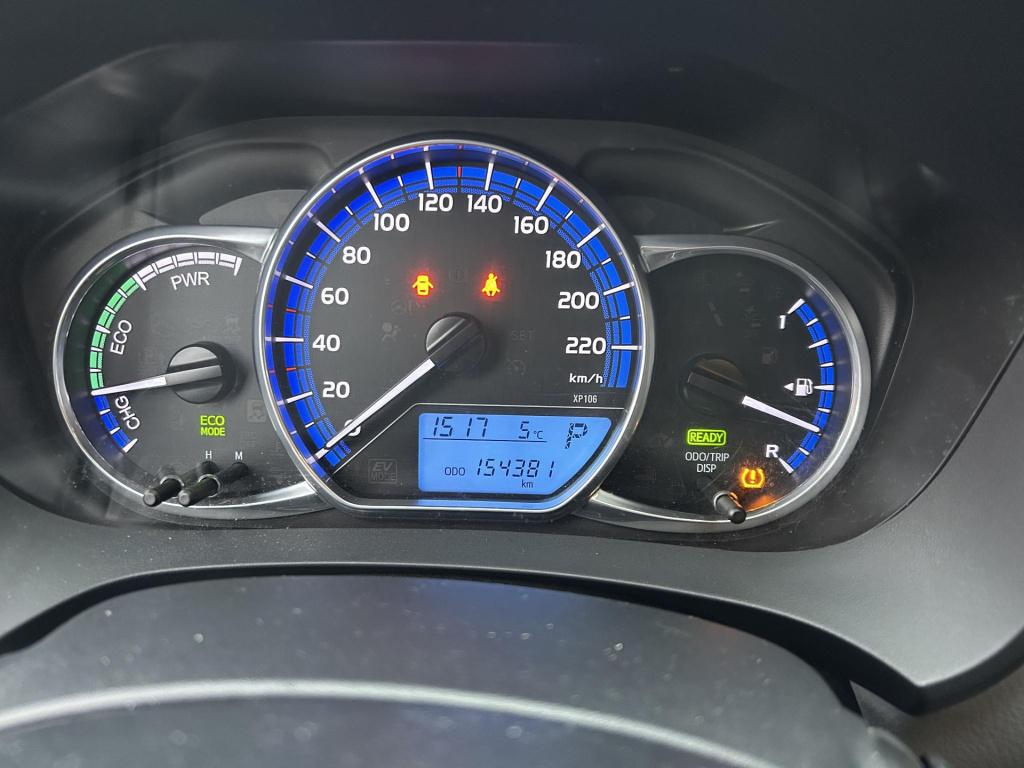 Toyota Yaris 1.5 hybrid dynamic bi-tone |gefotografeerd op winterwielen, se