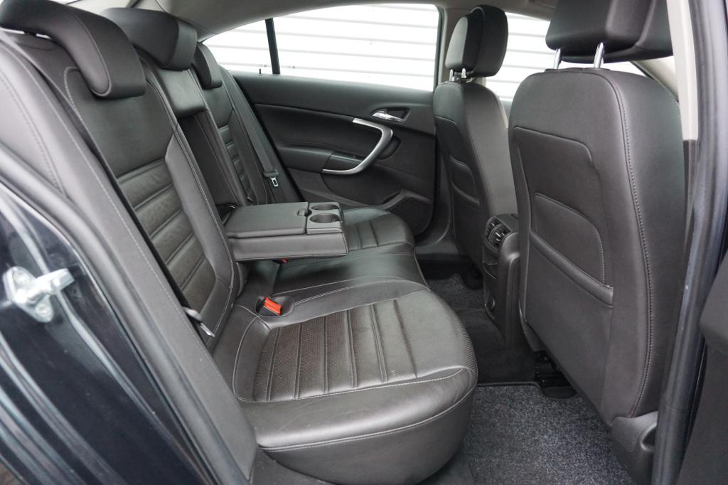 Opel Insignia 1.6 t sport climate / navi / cruise / leder / parkeers. / sto