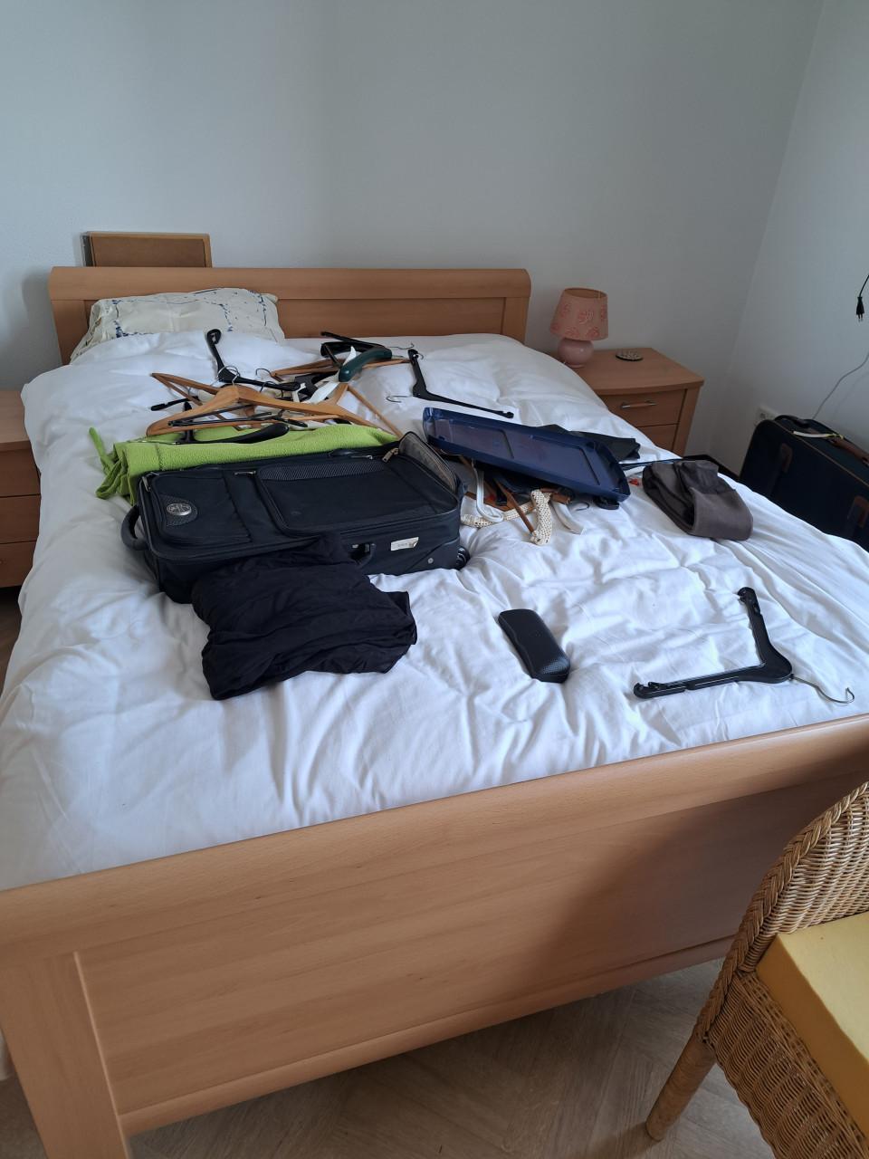 Bed 1m40 x 2.0m