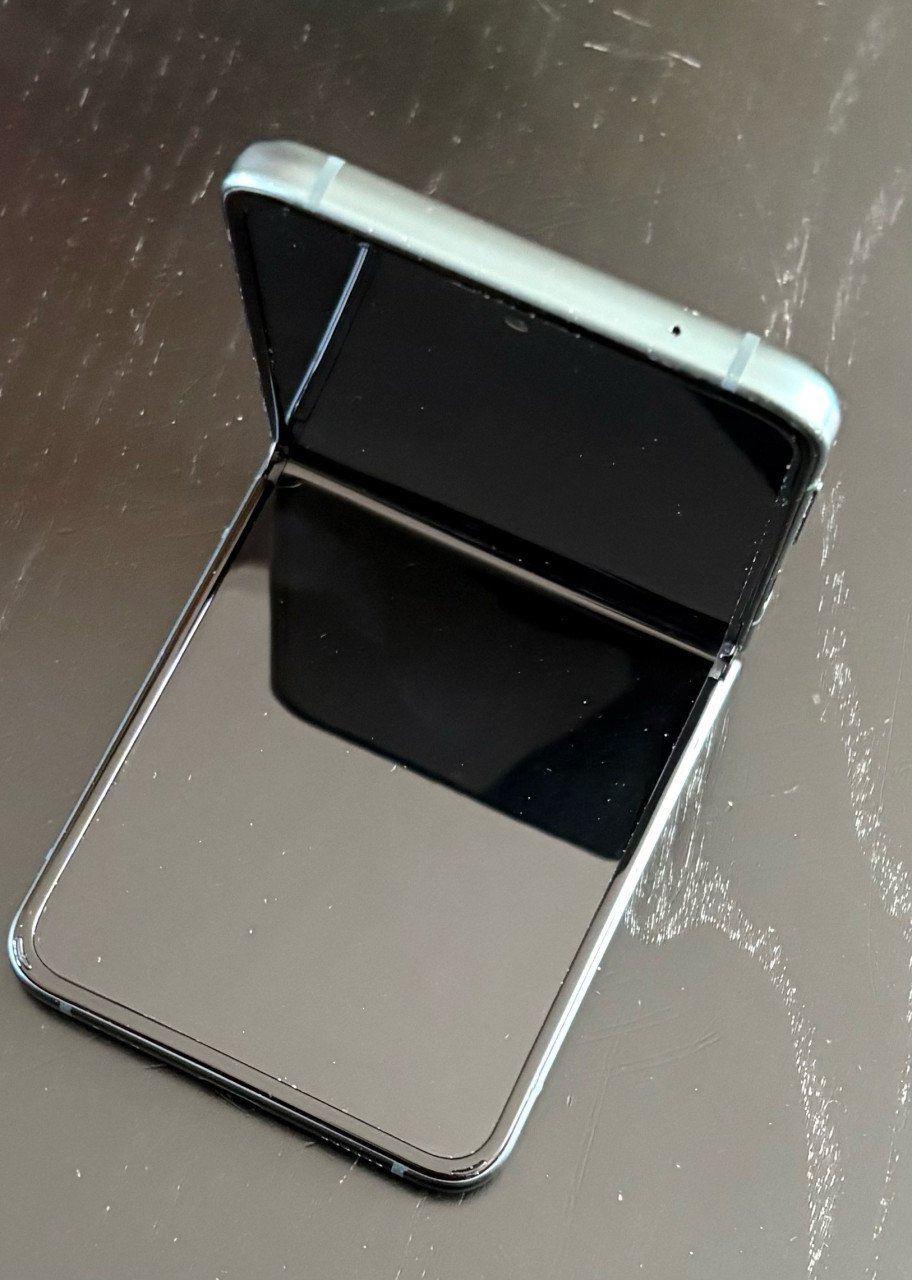 Samsung Galaxy Z Flip 3  5G  128GB