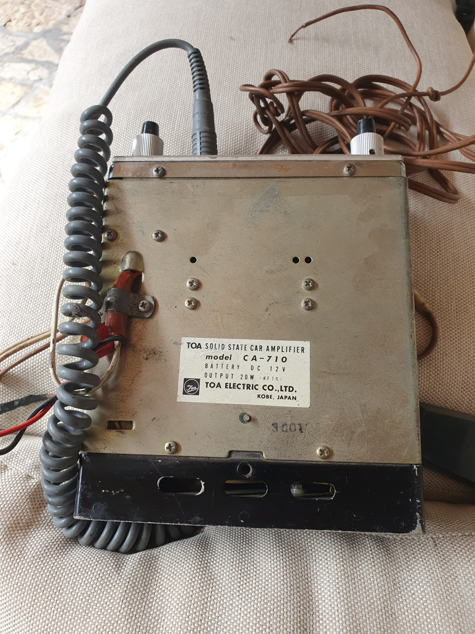 Zeldzame TOA solid state car amplifier CA 710 met microfoon...