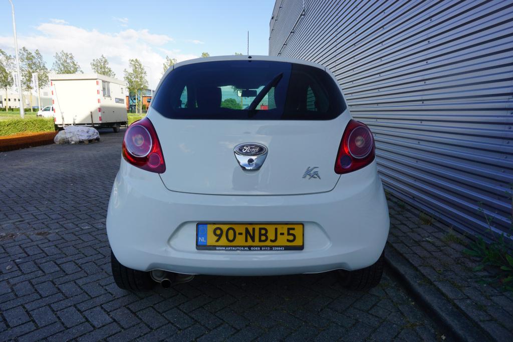 Ford KA 1.2 titanium airco / elektr. ramen / lm velgen / nap / nieuwe apk!