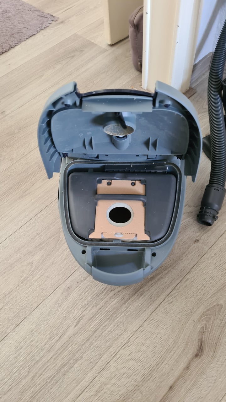 Philips stofzuiger in zeer goed staat-220V-1800W-compleet