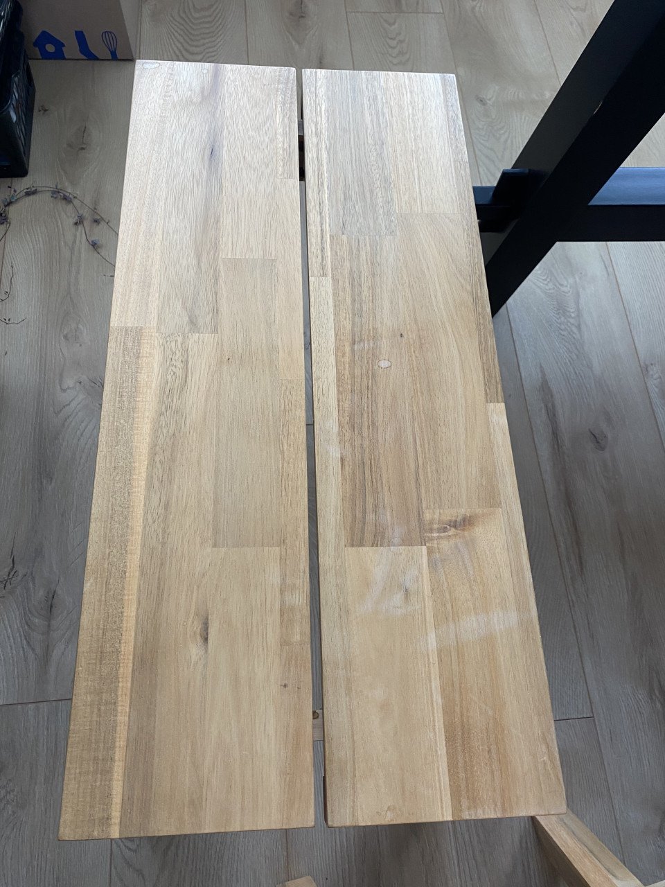 Mooie grote eettafel (incl. bankjes)