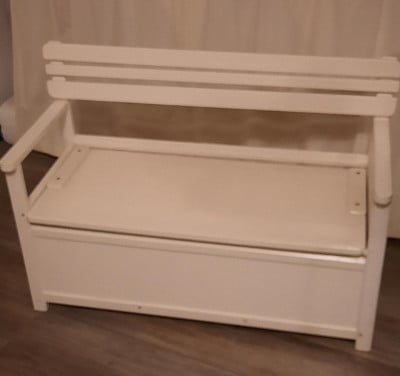 Kinderbankje met klep en opbergruimte