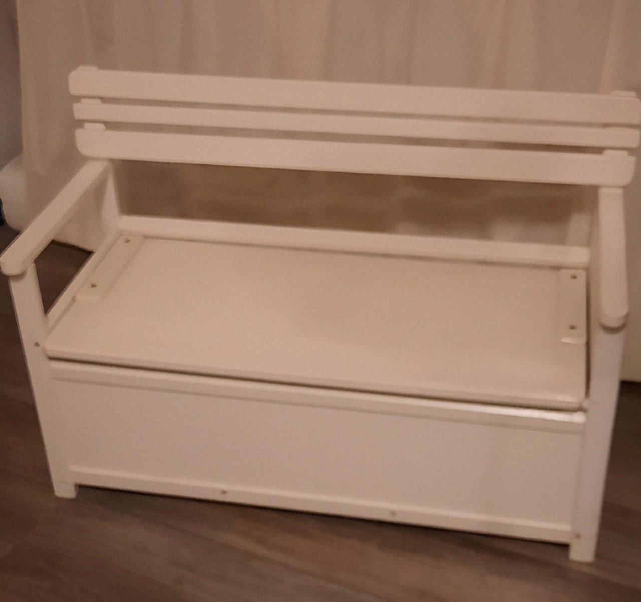 Kinderbankje met klep en opbergruimte