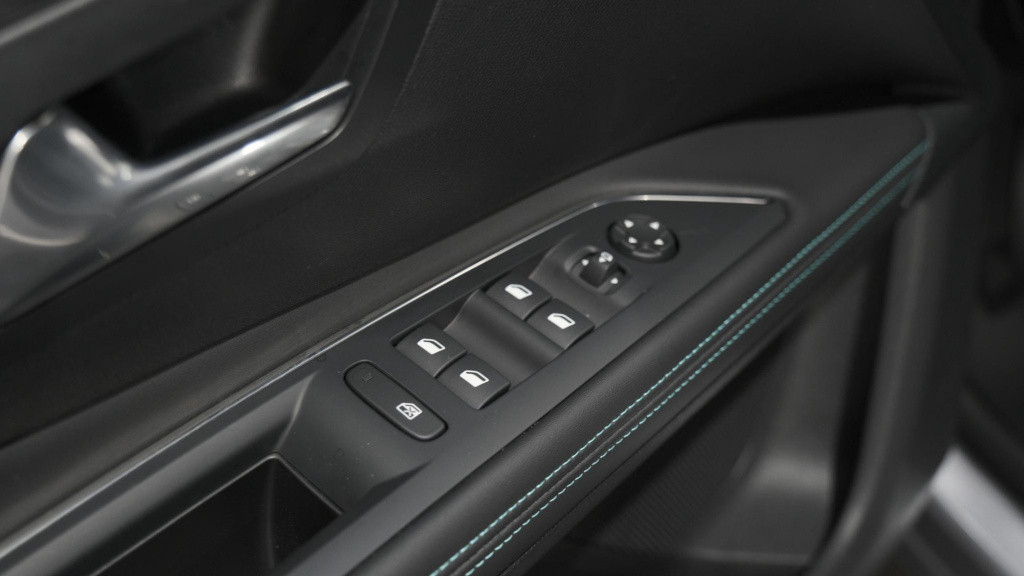 Peugeot 5008 hybrid 136 e-dsc6 allure | camera | apple carplay | navigatie 