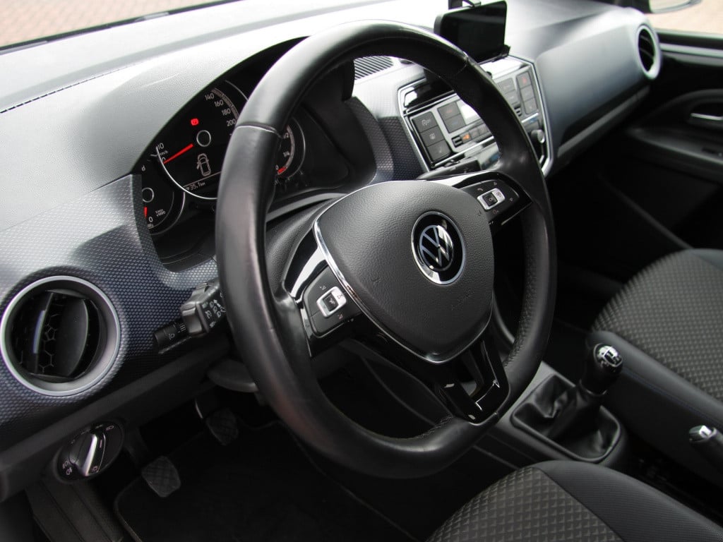 Volkswagen UP! active 5drs. clima | cruise | camera | vol!