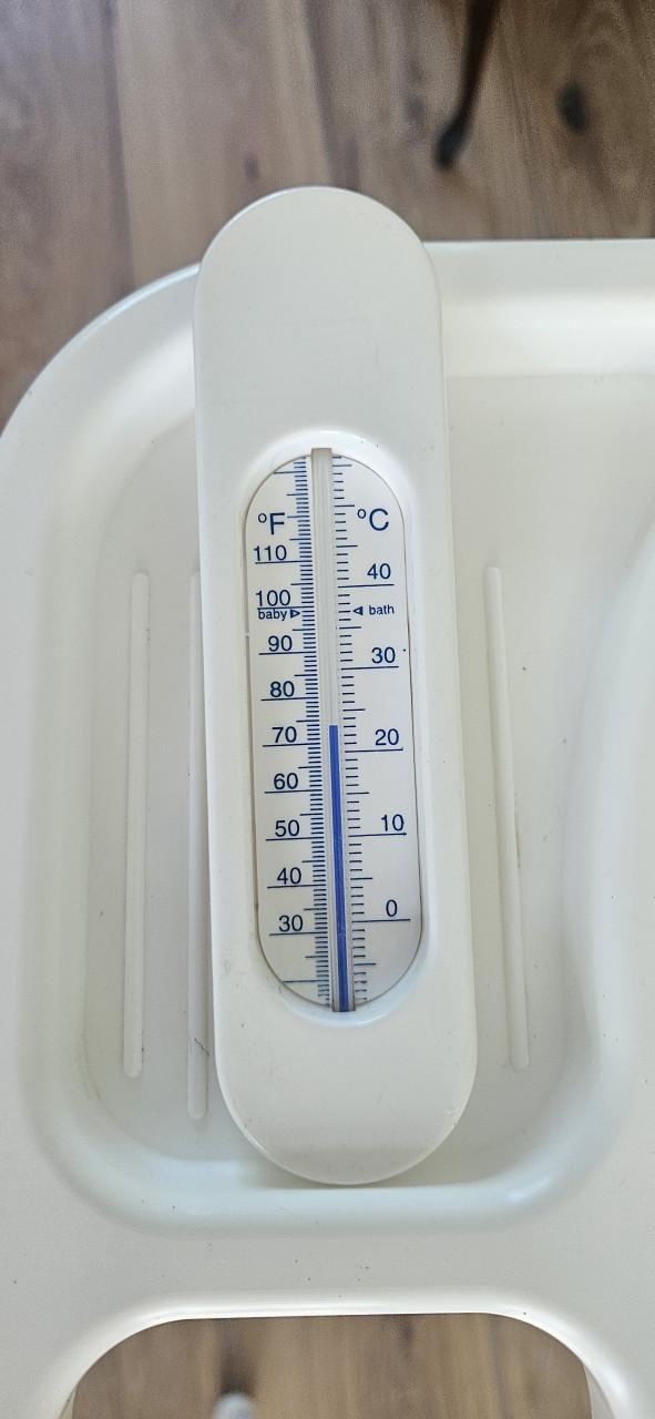 Babybadje, standaard, thermometer.