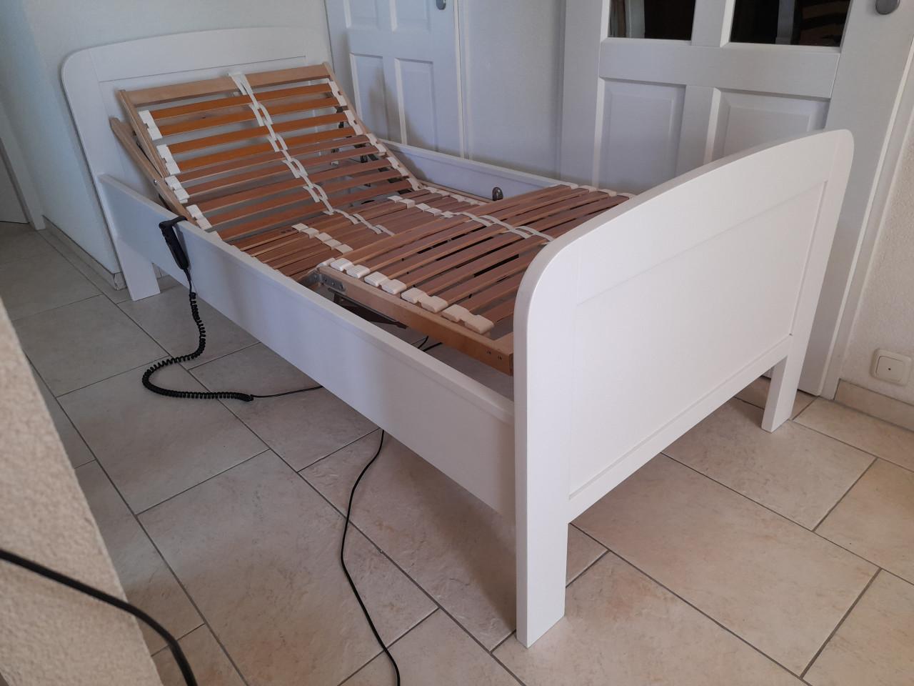 Elektrisch verstelbare 1 persoon bed 90 x 200 (z.g.a.n.)